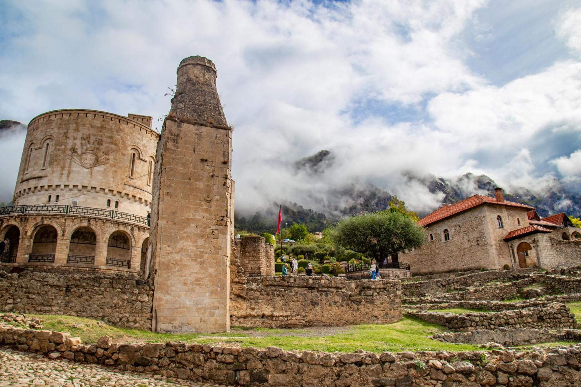 Kruja Albergo Diffuso , Inside Kruja Castle المظهر الخارجي الصورة