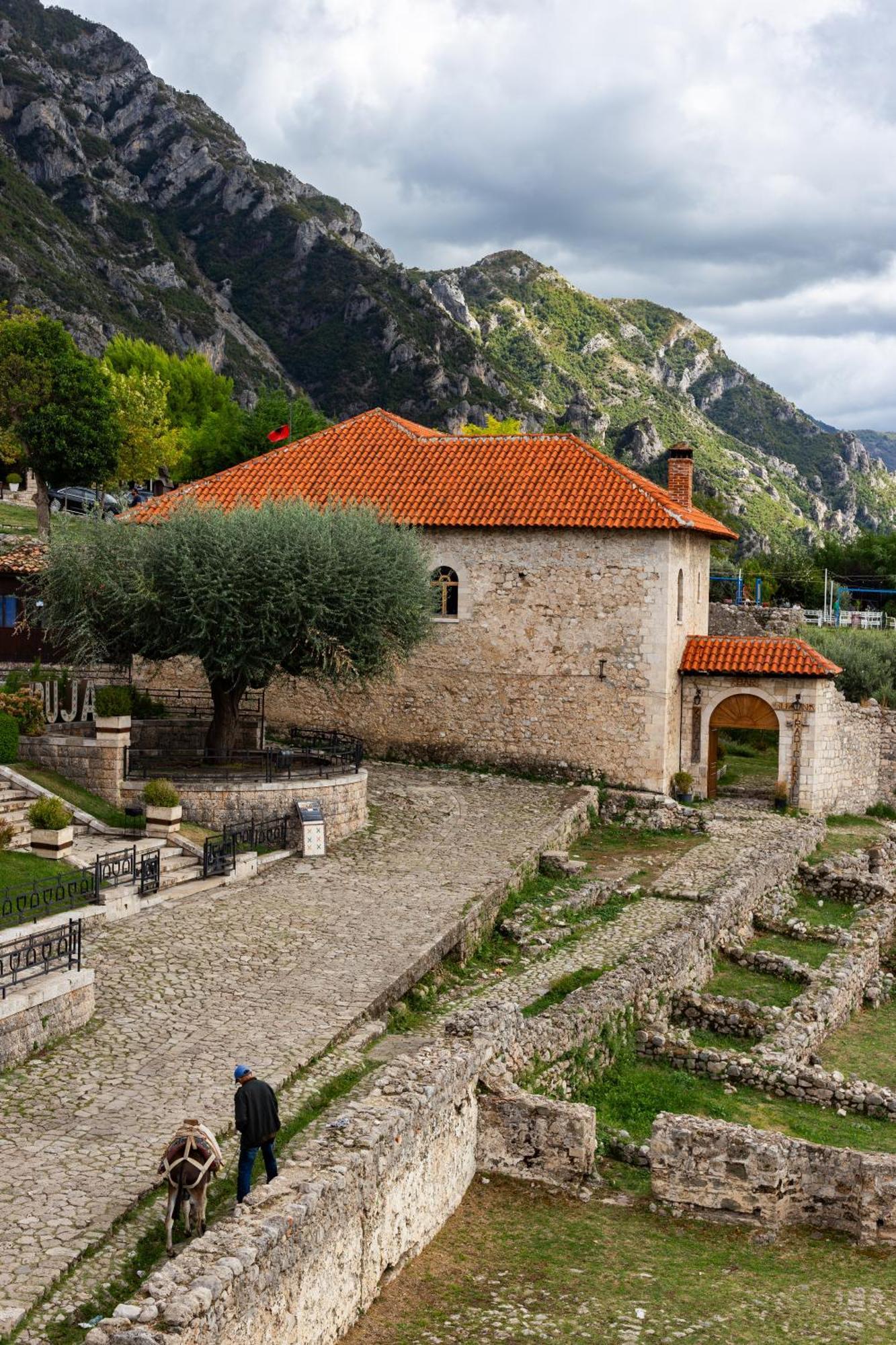 Kruja Albergo Diffuso , Inside Kruja Castle المظهر الخارجي الصورة